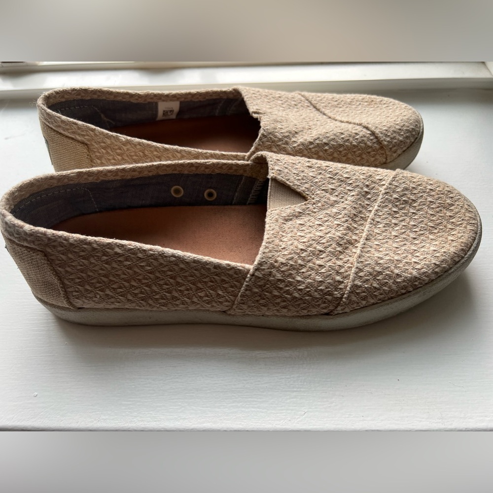Toms Women’s Beige Avalon Slip On Size 9